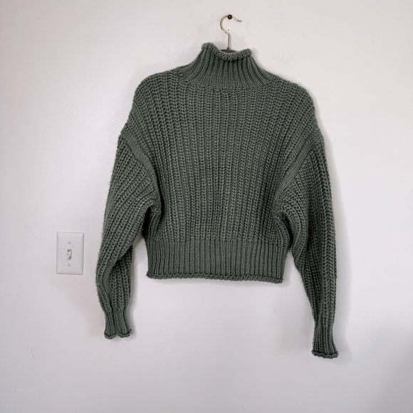 H&M chunky knit mock neck Crop sweater - Picture 7 of 7
